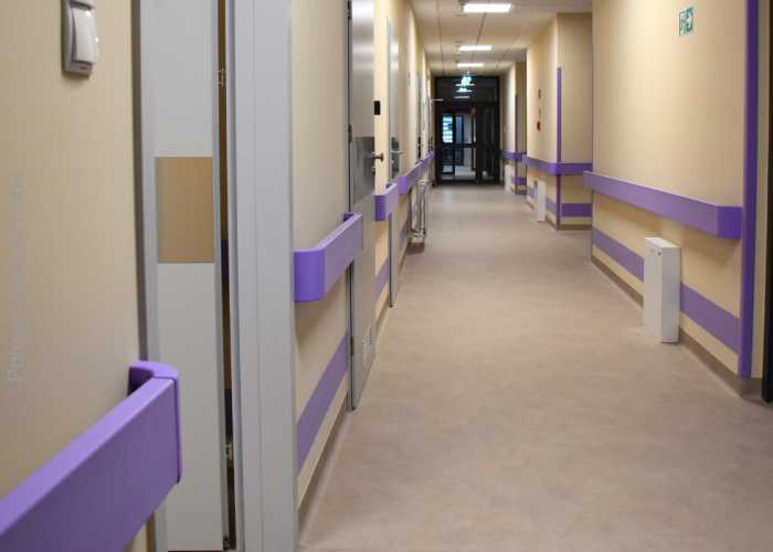 Poręcze i odbojoporęcze w placówkach medycznych i opieki długoterminowej – bezpieczeństwo i higiena